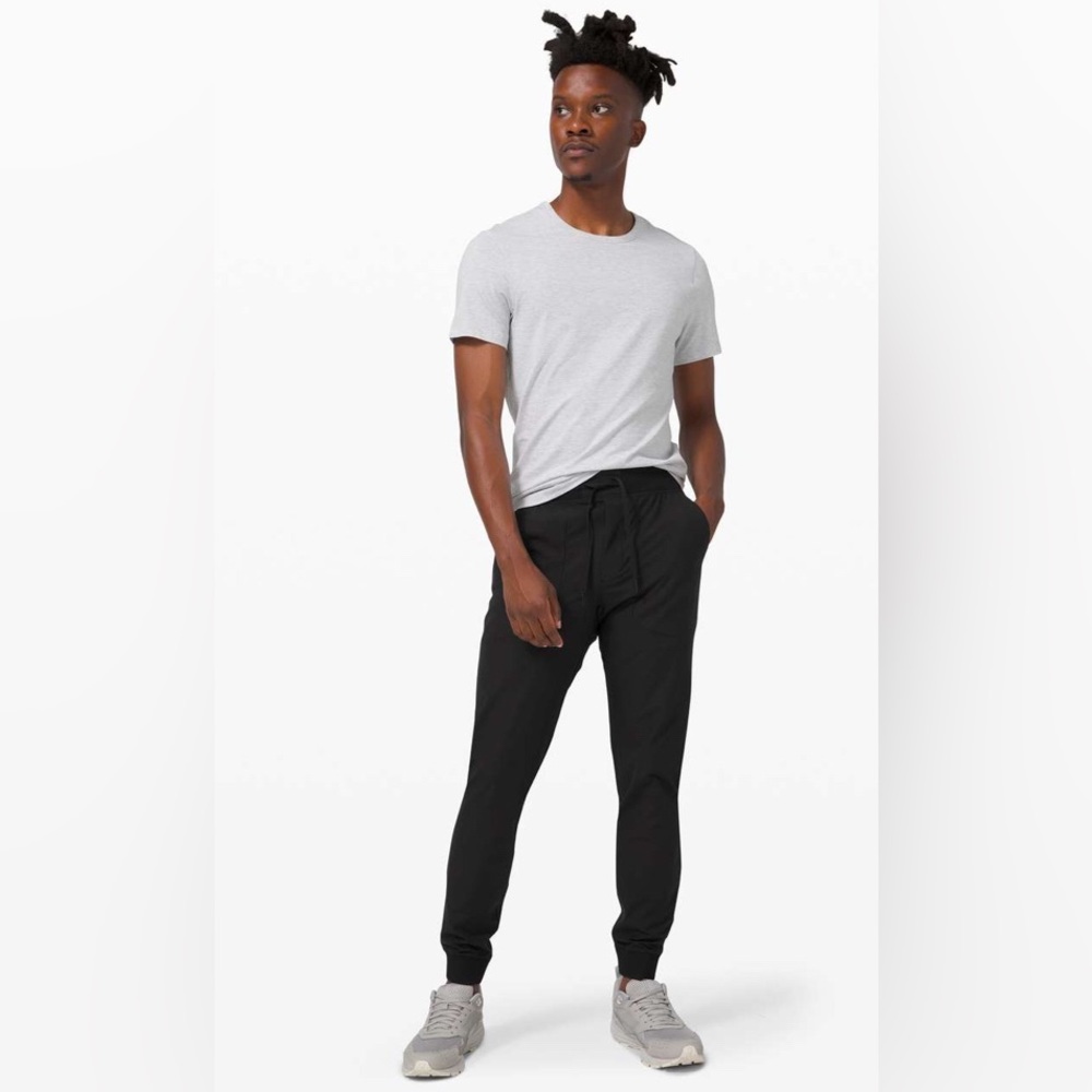 NWOT Lululemon ABC Jogger 30"
Black